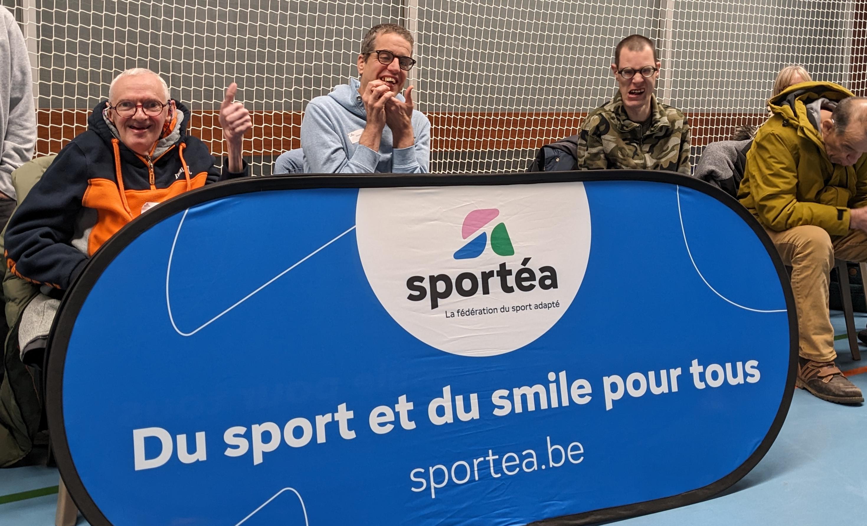 journée sportive, personnes souriant