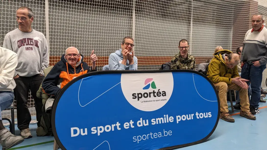 journée sportive, personnes souriant