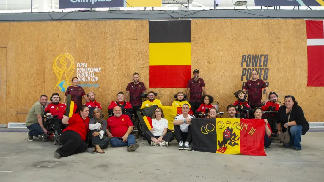 Les RedWheels et les accompagnants posent à la coupe du monde